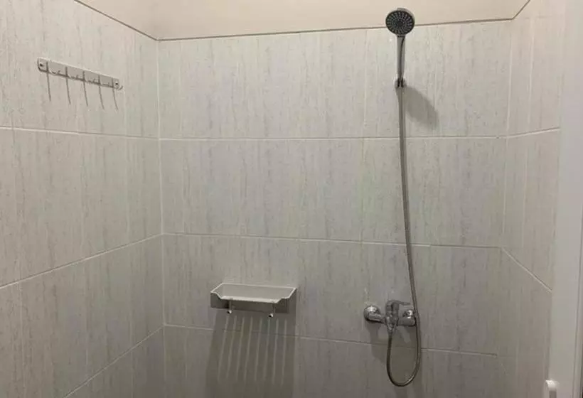 ホテル Reddoorz Near Alun Alun Purbalingga