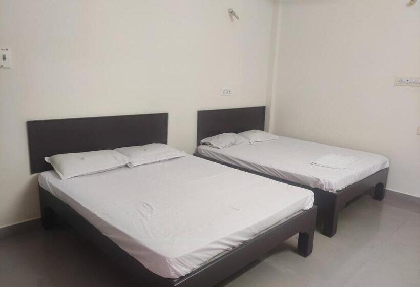 Hotel Subasree Cottage