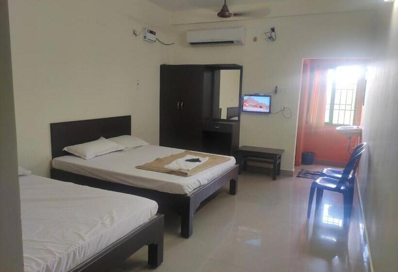 Hotel Subasree Cottage