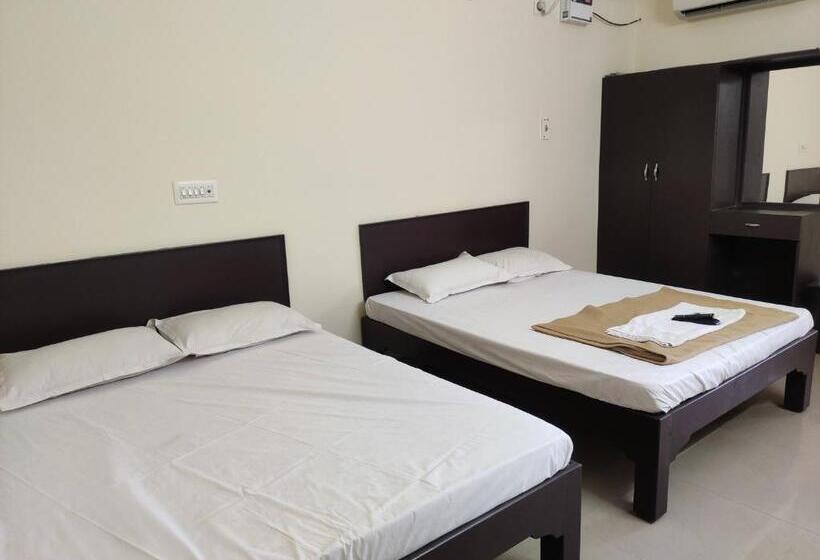 Hotel Subasree Cottage