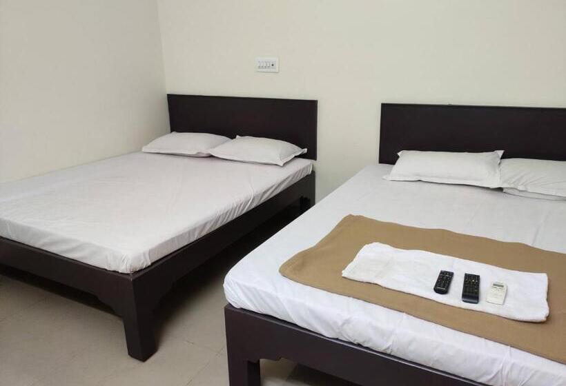 Hotel Subasree Cottage