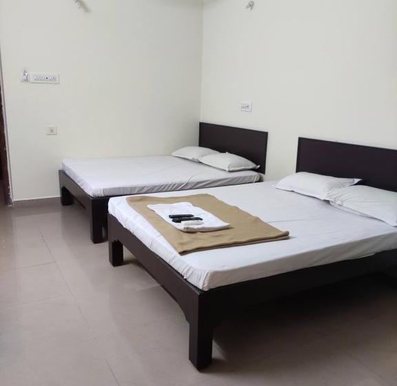 Hotel Subasree Cottage