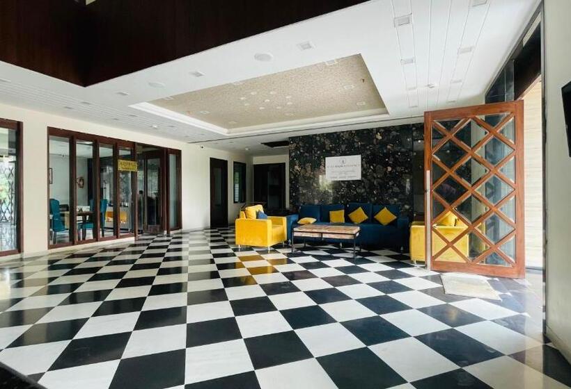 בית מלון כפרי Suvin Residency With Rooftop Swimming Pool