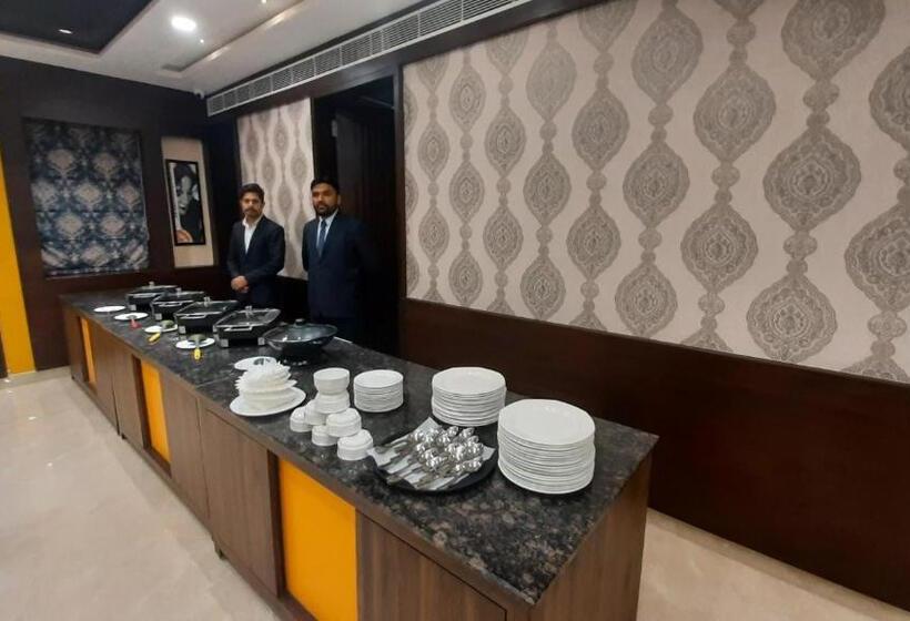 בית מלון כפרי Suvin Residency With Rooftop Swimming Pool