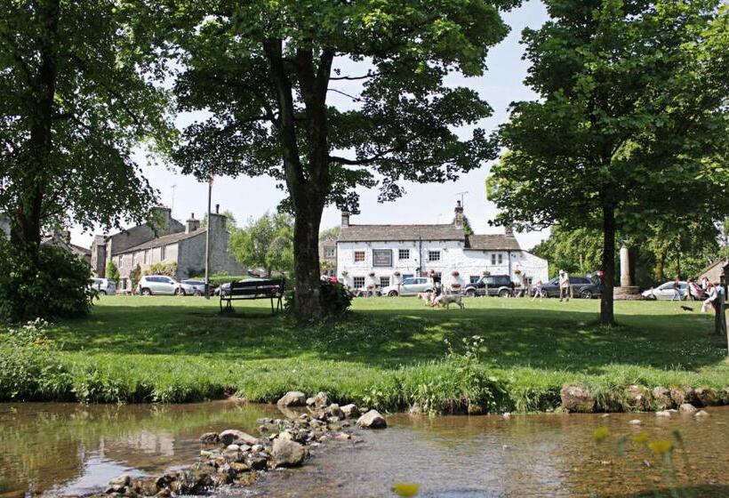 בית מלון כפרי The Fountaine Inn