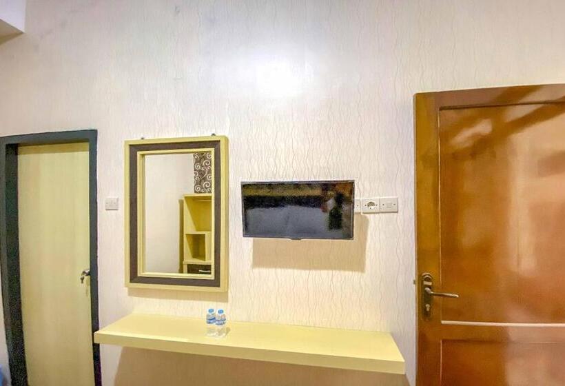 فندق Tini S Guest House Malang Mitra Reddoorz