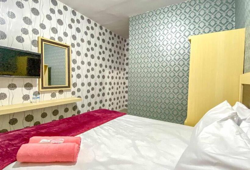 فندق Tini S Guest House Malang Mitra Reddoorz