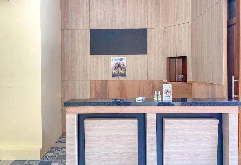 فندق Tini S Guest House Malang Mitra Reddoorz