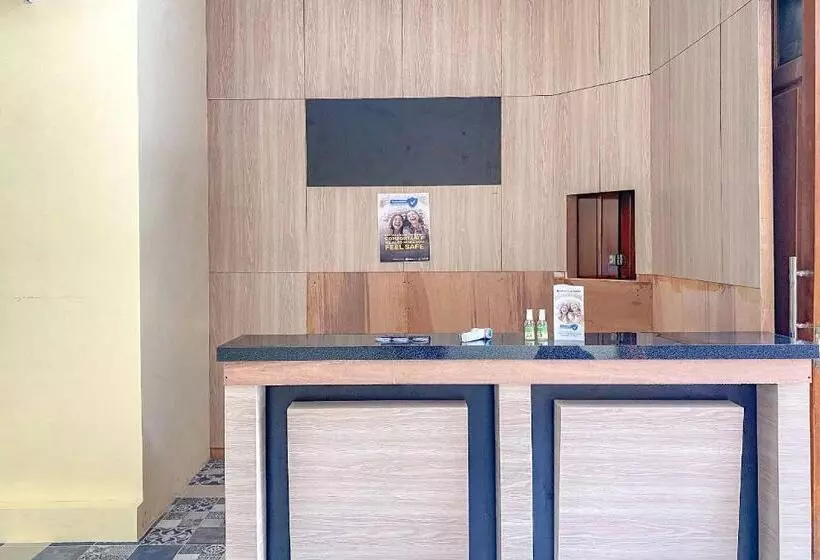 Hotelli Tini S Guest House Malang Mitra Reddoorz