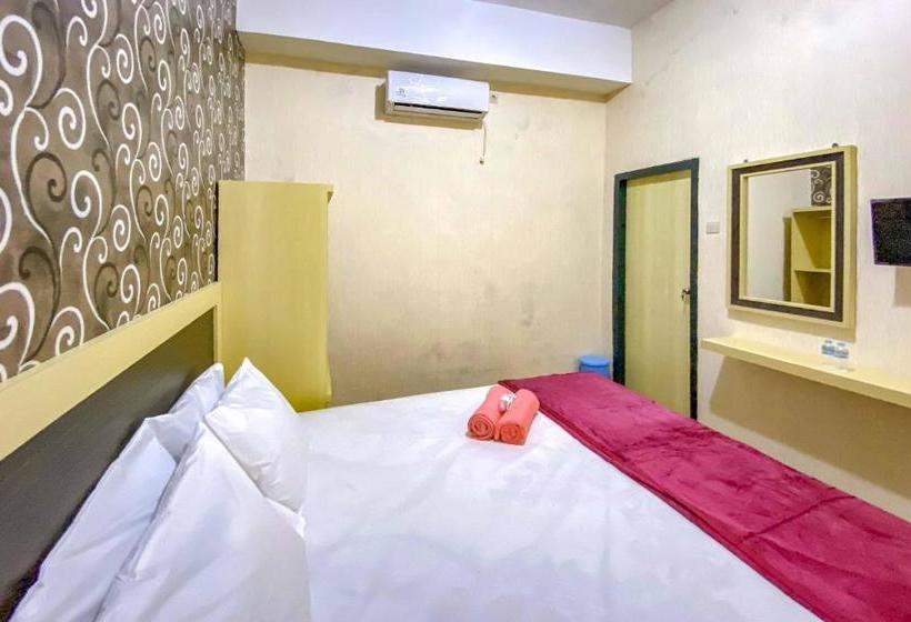 فندق Tini S Guest House Malang Mitra Reddoorz