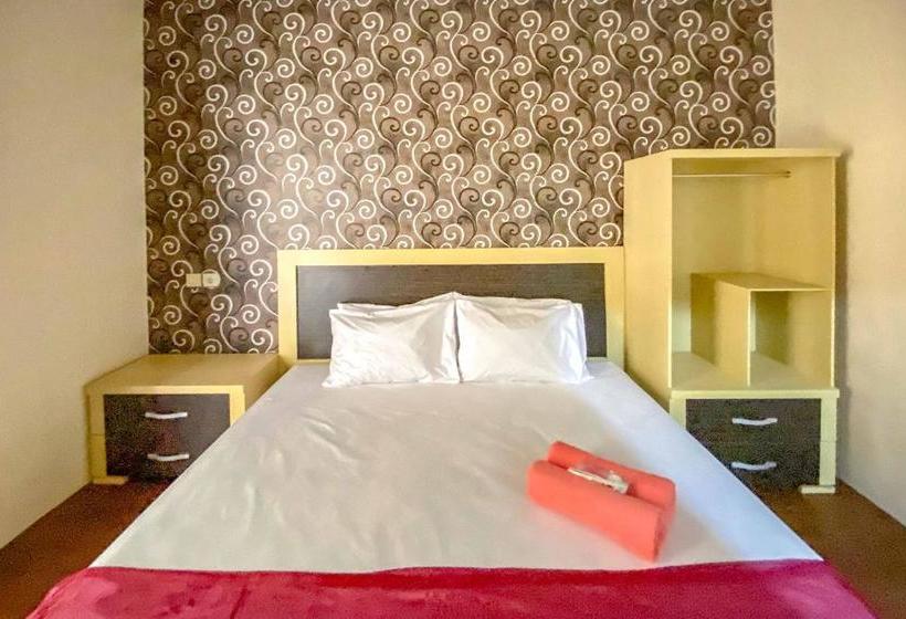 فندق Tini S Guest House Malang Mitra Reddoorz