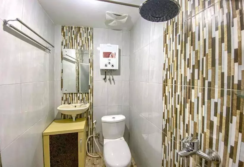 Hotelli Tini S Guest House Malang Mitra Reddoorz