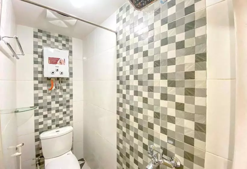 Hotelli Tini S Guest House Malang Mitra Reddoorz