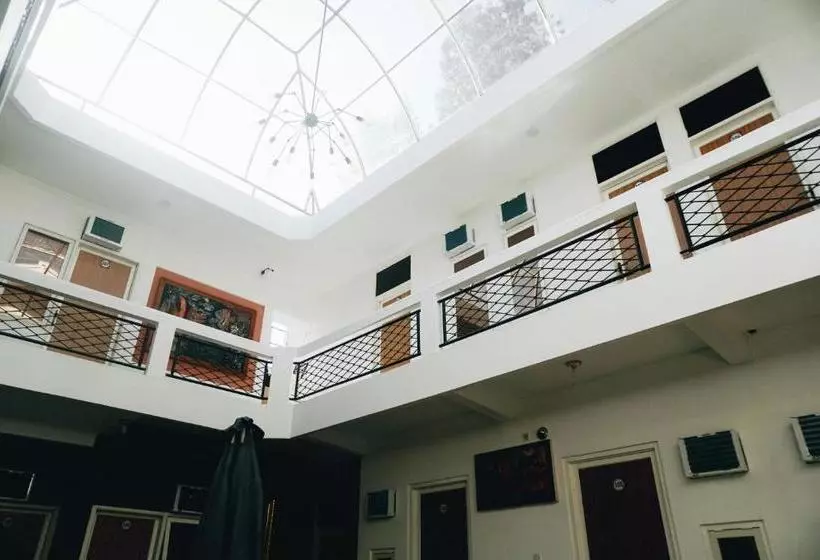 ホテル Koolkost Near University Of Surabaya