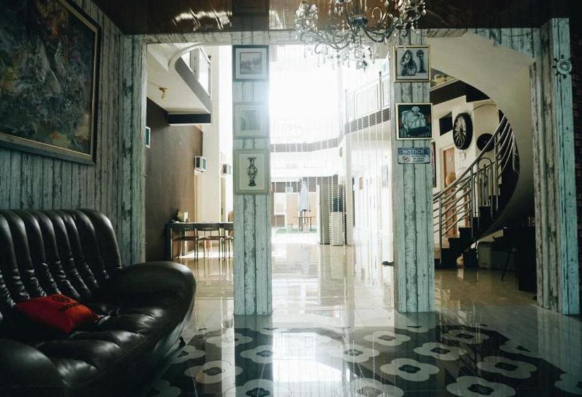 בית מלון כפרי Koolkost Near University Of Surabaya