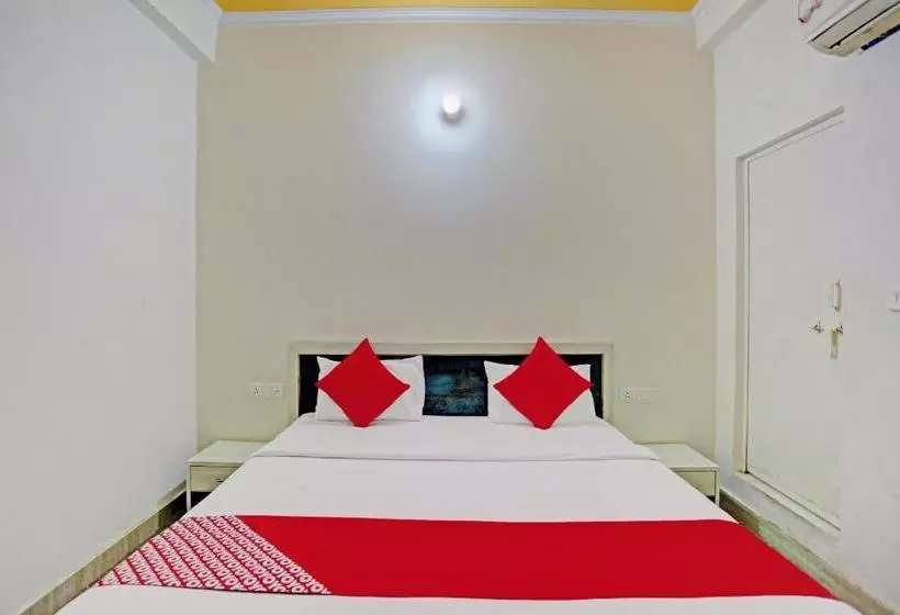 ホテル Oyo 71086  Nk Guest House & Restaurant