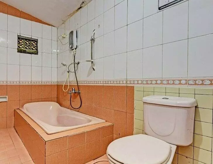 Hotelli Oyo 90443  New Kartika In