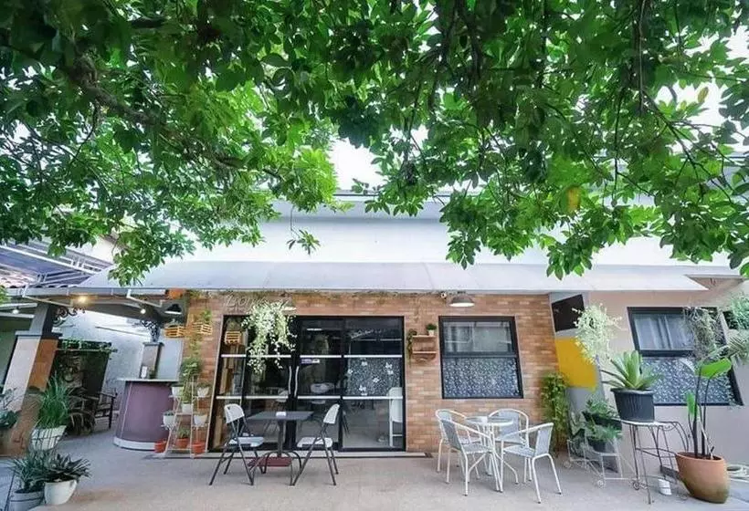 Hotelli Reddoorz Near Rs Mitra Keluarga Depok