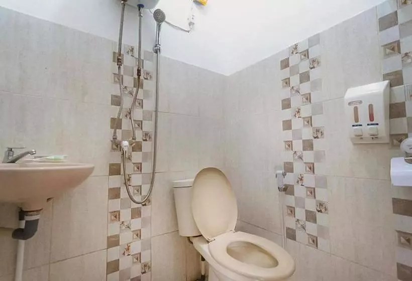 Hotelli Reddoorz Near Rs Mitra Keluarga Depok