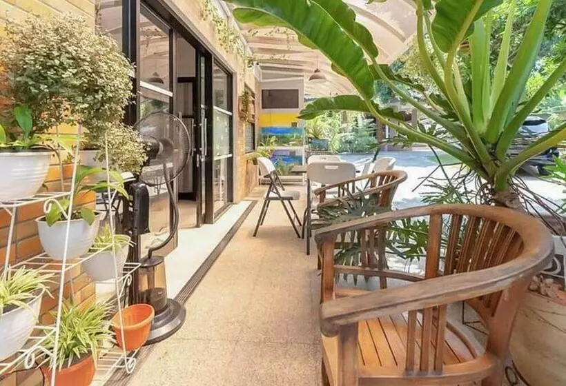 Hotelli Reddoorz Near Rs Mitra Keluarga Depok