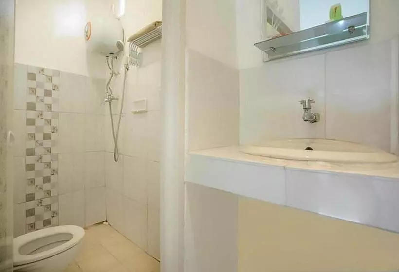 Hotelli Reddoorz Near Rs Mitra Keluarga Depok