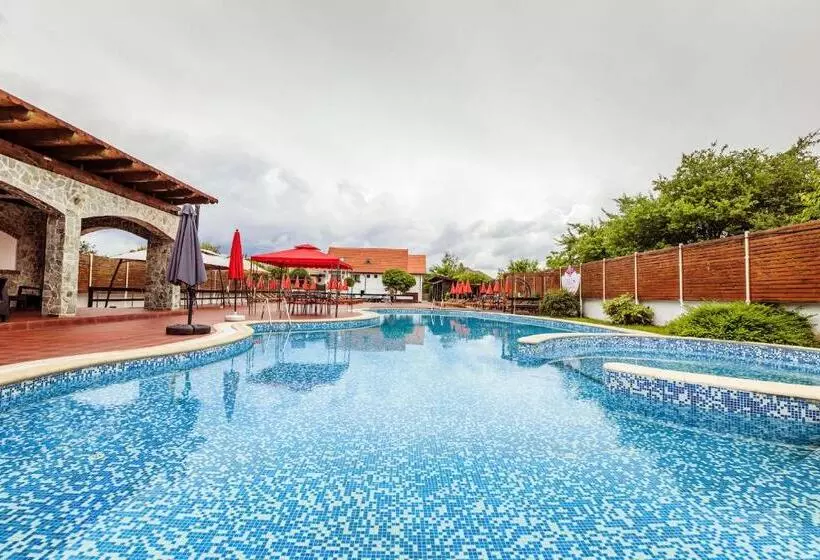 Lomakeskus Pensiunea Iris