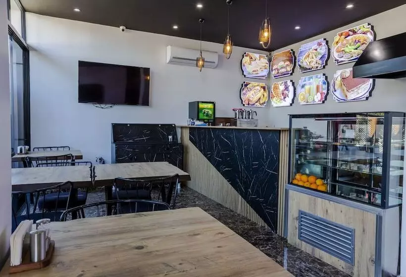 ホテル Acar Airport