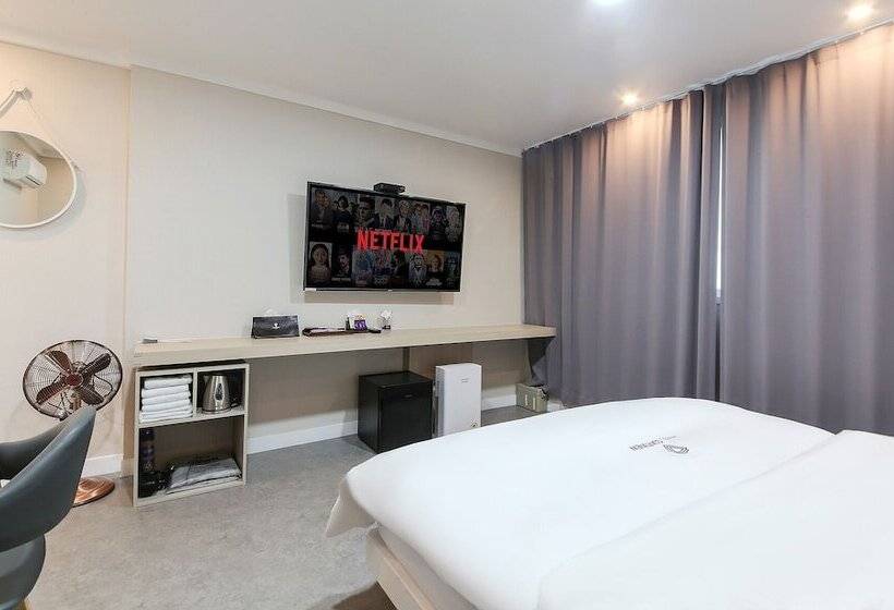 בית מלון כפרי Continew