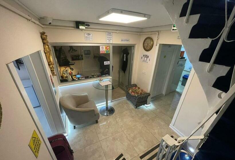 ホテル Meydan Pansiyon Uskudar