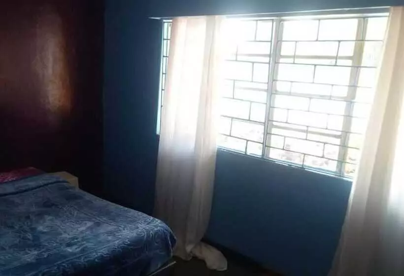 پانسیون Lindsay Executive Lodge