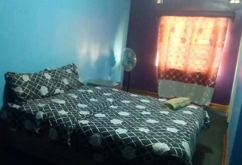 پانسیون Lindsay Executive Lodge