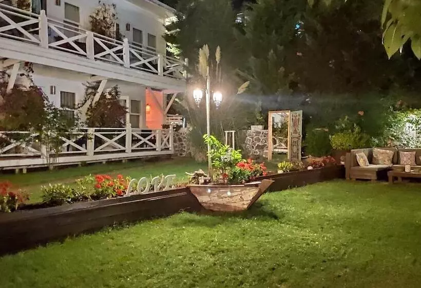 Majatalo Lotus Restaurant & Home