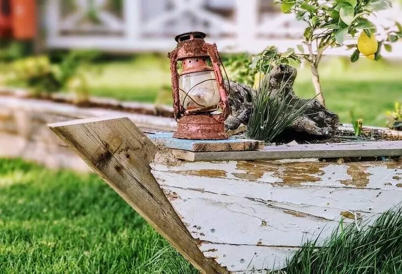 Majatalo Lotus Restaurant & Home