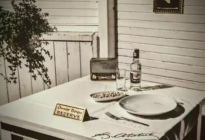 Majatalo Lotus Restaurant & Home