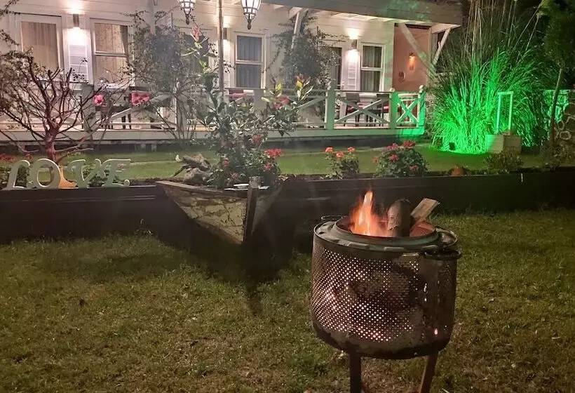 Majatalo Lotus Restaurant & Home