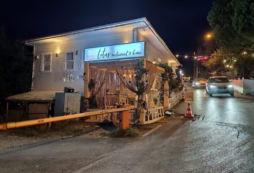 פנסיון Lotus Restaurant & Home