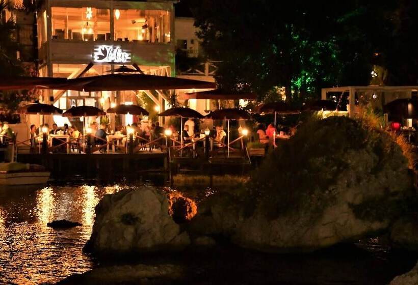 פנסיון Lotus Restaurant & Home