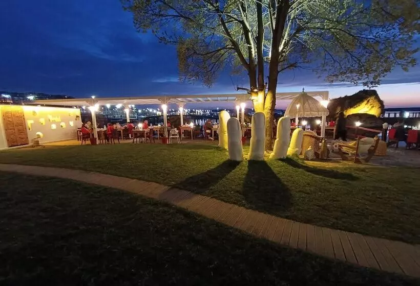 Majatalo Lotus Restaurant & Home