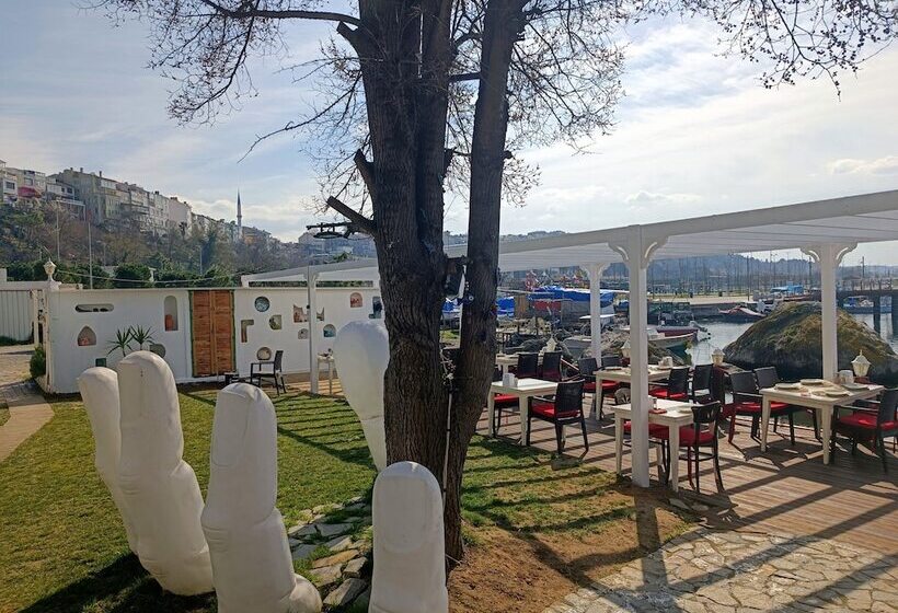 פנסיון Lotus Restaurant & Home