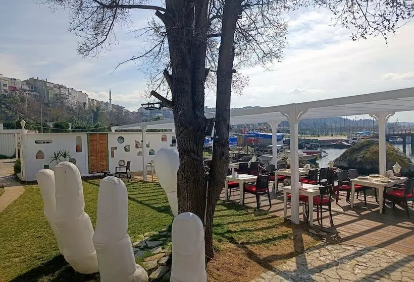 Majatalo Lotus Restaurant & Home