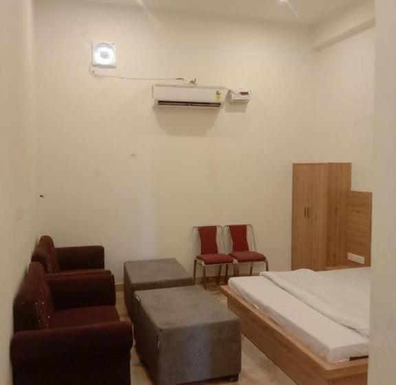 Hotel O Vaikunth Radhika Farm