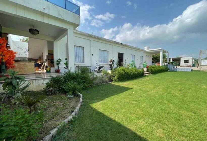 Hotel O Vaikunth Radhika Farm