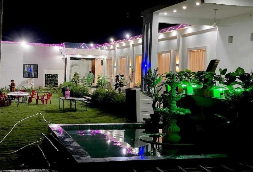 Hotel O Vaikunth Radhika Farm