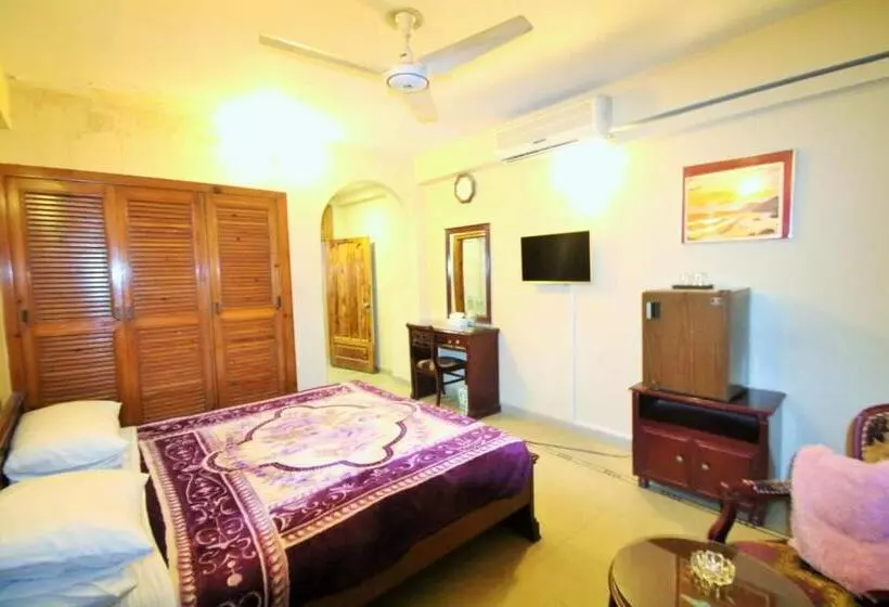 هتل Swat Continental