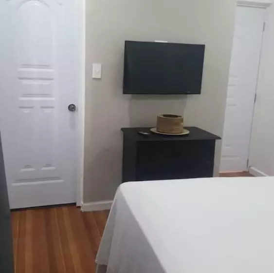 پانسیون Room In Guest Room   Casa Docia Samana  Standard Double Room  4