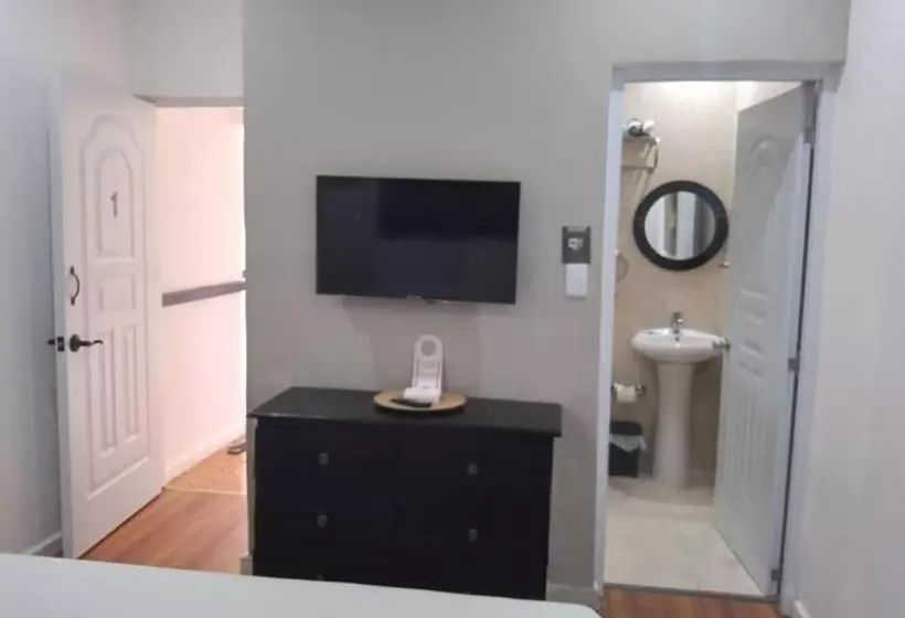 پانسیون Room In Guest Room   Casa Docia Samana  Standard Double Room  4