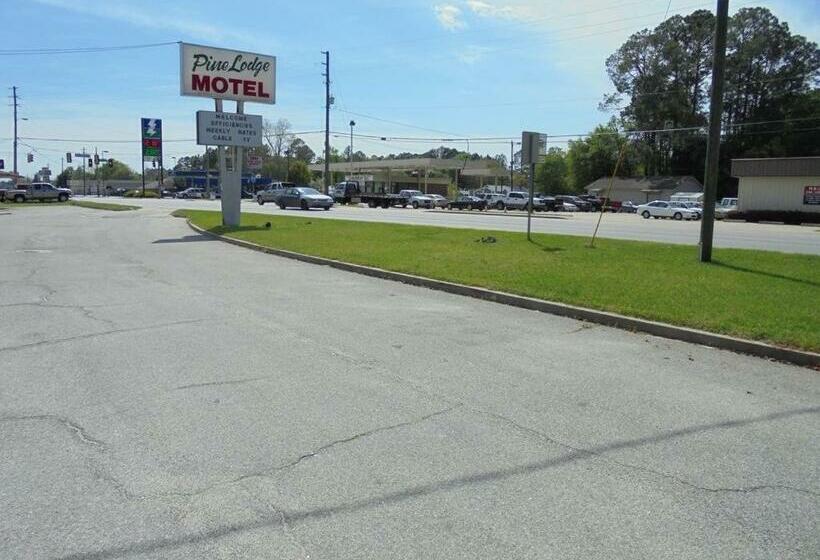 Pinelodge Motel