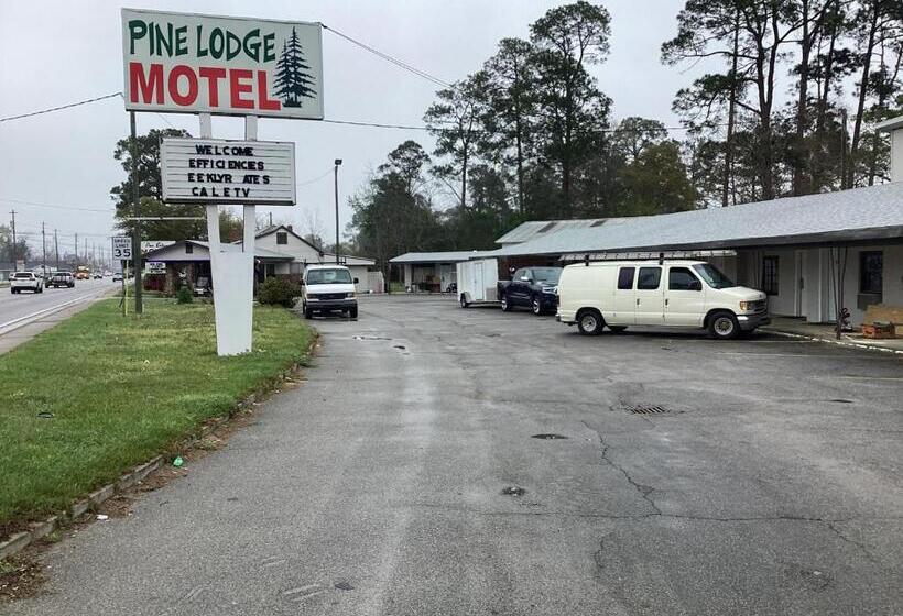 Pinelodge Motel