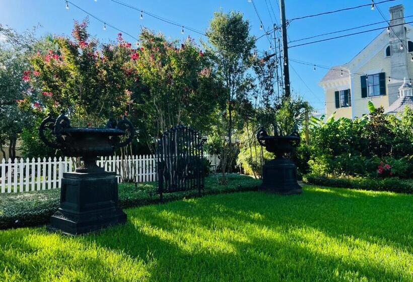 تختخواب و صبحانه Virginia Point Inn