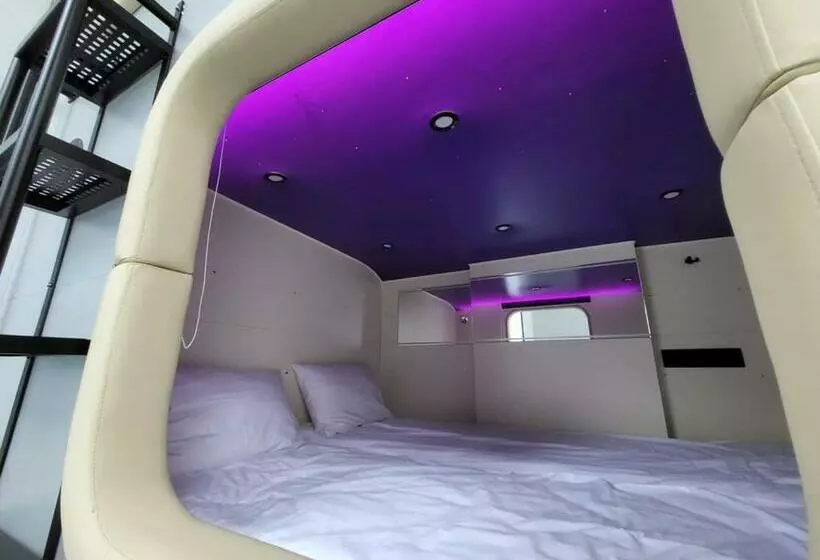 Capsule Hotel Constellation 89